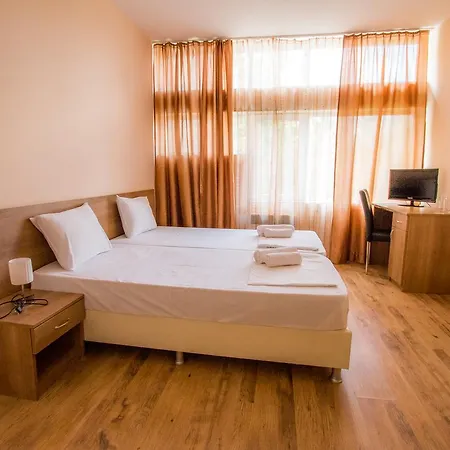 Hill Hotel *